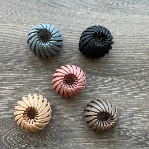💥Hair Clip Retractable Hair Loops Hair Bun Maker💥3 for$12💥 - Picture 3 of 4